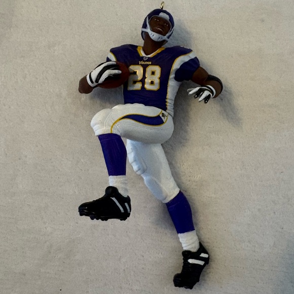Hallmark Keepsake Ornament: Football Legends Series: Adrian Peterson - Picture 15 of 16